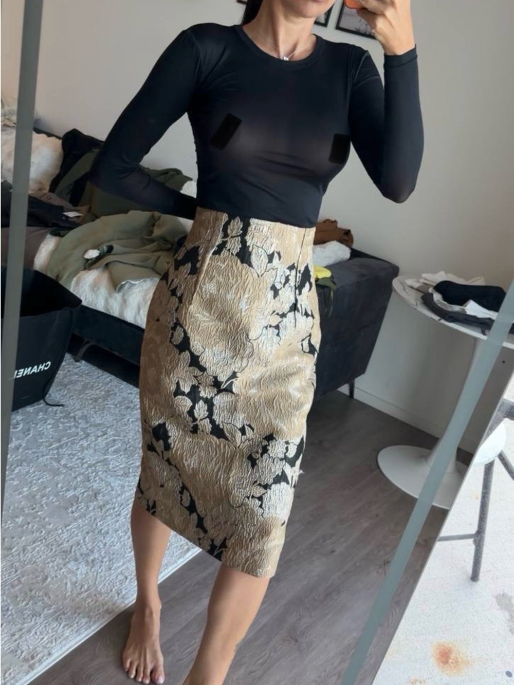 High-Rise Metallic Floral Pencil Skirt in Gold and Black